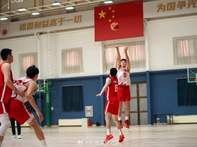  對(duì)抗訓(xùn)練繼續(xù)！中國(guó)男籃最新訓(xùn)練圖集新鮮出爐